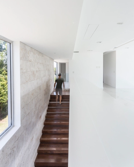 Casa Frente al Lago  / Nicolás Pinto da Mota - Casas
