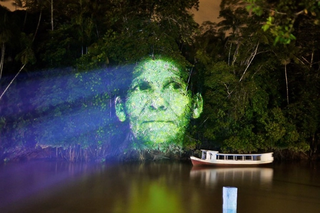 Artista brasileña proyecta hologramas en los árboles del Amazonas - Imagen Principal