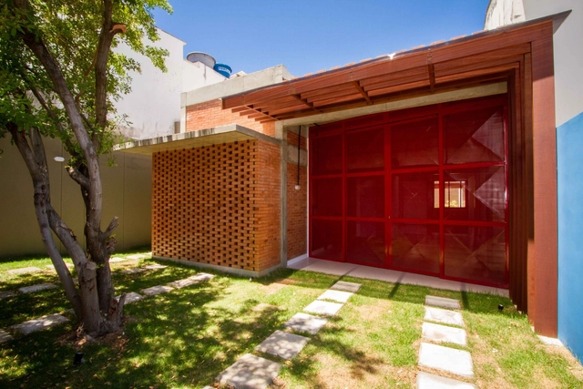 Casa Itapuã / ESTUDIOFAROL - Casas, Jardim, Porta, Fachada