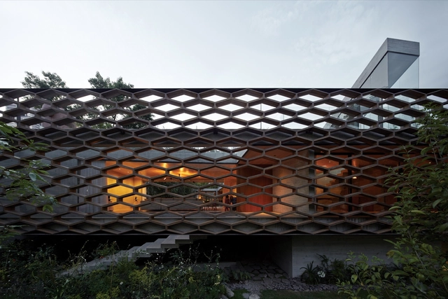 Casa Roel / Isaac Broid + Felipe Assadi + Francisca Pulido - Casas, Jardín, Cierros, Fachada, Barandas