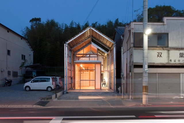 House of 33 Years / ASSISTANT - Houses, Facade, Door