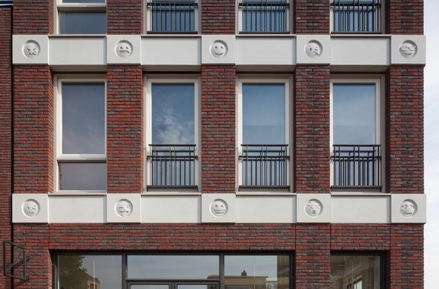 Fachada Emoticon / Attika Architekten - Edificio De Oficinas