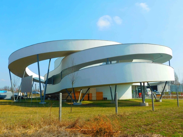 旋转，飞跃——匈牙利自行车服务中心 Cycling Center  / Ferdinand and Ferdinand Architects - 游客中心