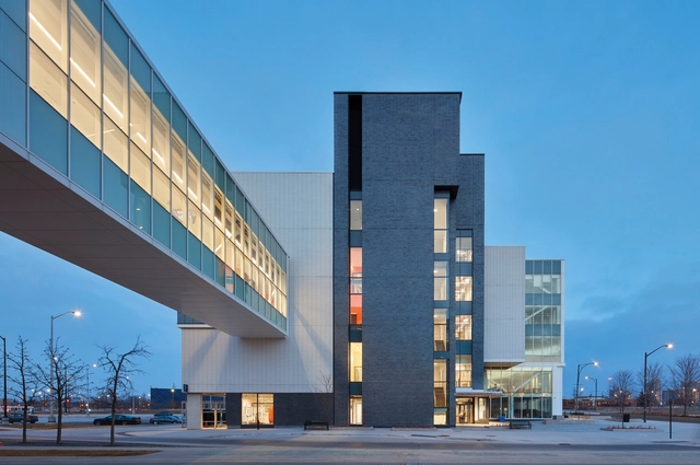 加拿大雪尔顿学院 Hazel McCallion 校园 - 二期 / Moriyama & Teshima Architects + Montgomery Sisam Architects - 大学