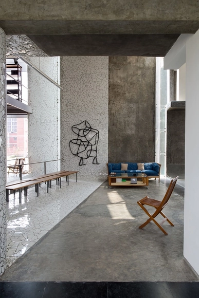 Artrovert: Diálogos en Gris / Anagram Architects - Edificio De Oficinas