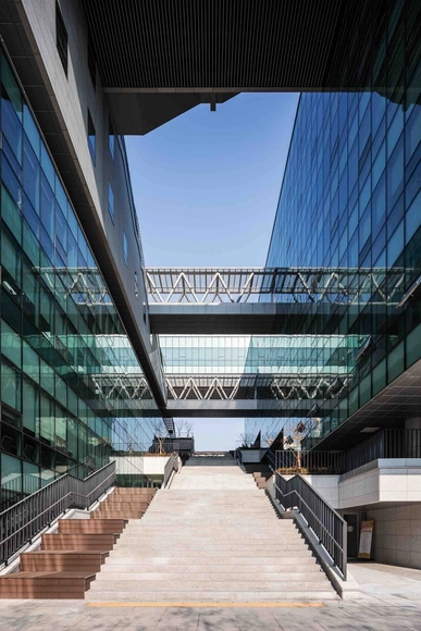 Salón Conmemorativo del Centenario de la Universidad de Mujeres de Dongduk / HYUNDAI Architects & Engineers - Universidad