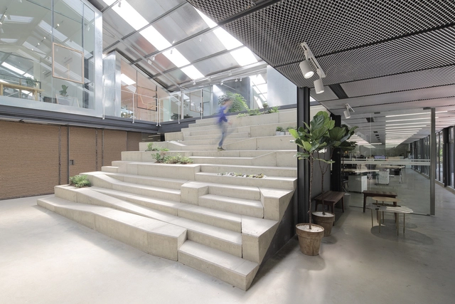 Estudio en un invernadero / O-office Architects - Edificio De Oficinas