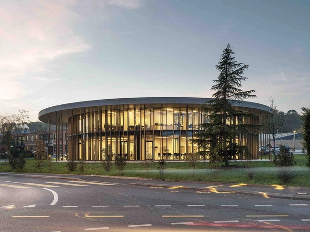 International Motorcycling Federation / LOCALARCHITECTURE - Institutional Buildings