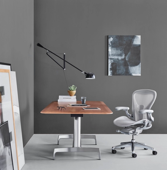 Silla Aeron: una obra maestra renovada a nivel ergonómico, funcional y ambiental - Imagen Principal