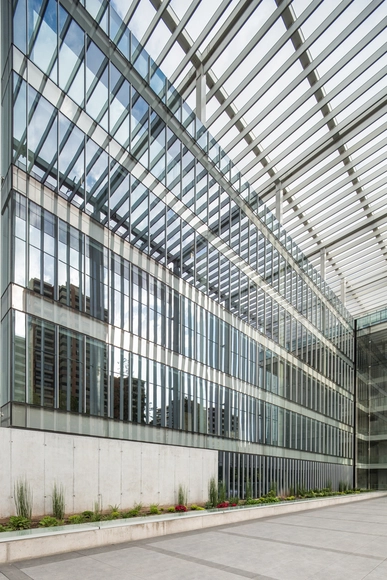 MGV办公楼 / +arquitectos + Gubbins Arquitectos  - 公共机构设施