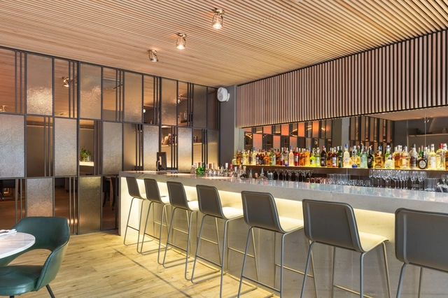 Press Bar | Restaurante  / Tellini Vontobel Arquitetura - Restaurantes E Bares, Cadeira, Mesa