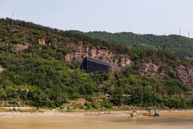 广元千佛崖石刻艺术博物馆 / THAD 清华大学建筑设计研究院 - 展陈建筑, 海岸, 森林