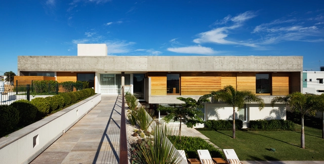 FG Residence / Reinach Mendonça Arquitetos Associados - Houses