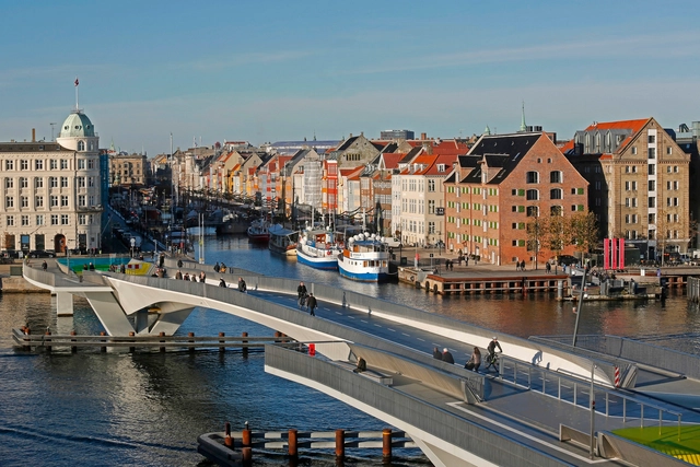 Copenhagen's Latest Piece of Cycle Infrastructure Is a "Stupid, Stupid Bridge" - Featured Image