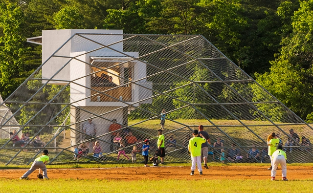 Campos Sharon / design/buildLAB - Centro Multideportivo