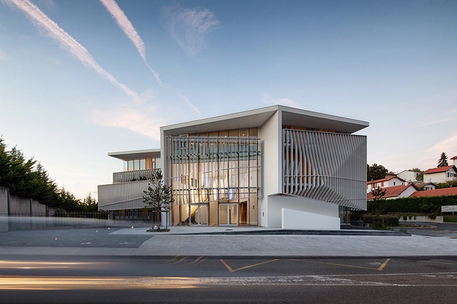 Azala / Gardera-D Architecture + Atelier Philippe Pastre - Centro De Salud