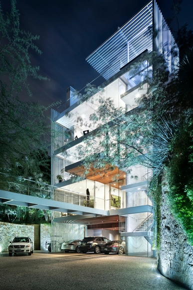 Casa Vertical / Miró Rivera Architects - Casas