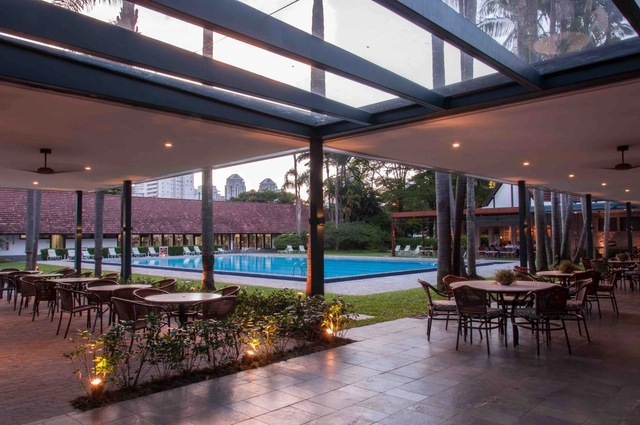 Varanda da Piscina da Shp / VD Arquitetura - Casas, Pátio, Fachada, Viga, Porta, Mesa, Cadeira
