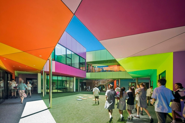 Centro de Ciencias Ivanhoe Grammar School / McBride Charles Ryan - Escuelas