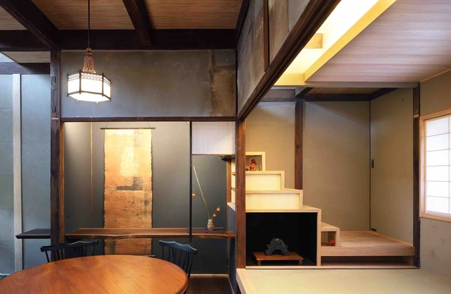 Shimogamo Machiya Villa / Takuma Ohira - Houses Interiors, Door, Beam, Facade, Table, Chair