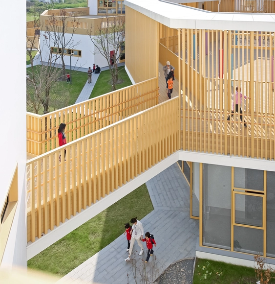 华东师范大学附属双语幼儿园 / 山水秀建筑事务所 - 幼儿园, 庭院, 表皮, 楼梯, 扶手, 门