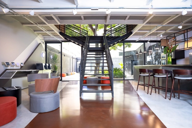 Brastemp Experience  / MM18 Arquitetura - Loja, Porta, Mesa, Cadeira