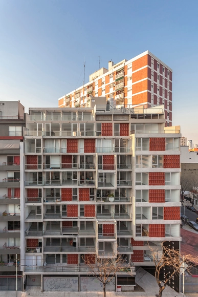 NV 5817 / Arqtipo   - Residencial, Fachada, Balcón