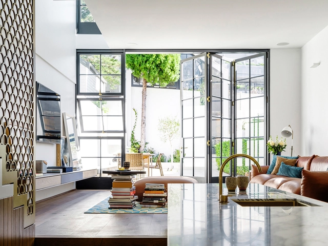 Bougainvillea Row House  / Luigi Rosselli - Houses