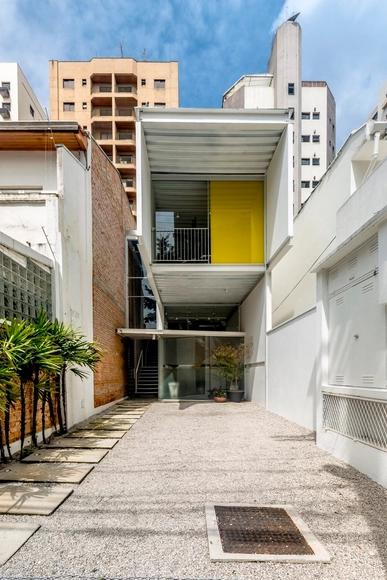 Rebuilt Travel Agency Receives a More Fluid and Dynamic Space - Featured Image