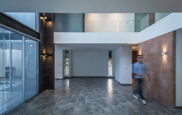 Casa W / STVX Colectivo de Diseño - Casas, Puerta, Fachada