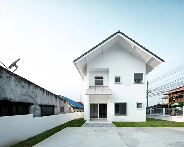 Casa para un Sacerdote / Needs Natural Studio - Casas