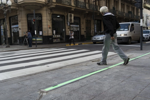Semáforo horizontal de LED busca tornar as ruas de Rosário mais seguras para pedestres - Imagem de Destaque