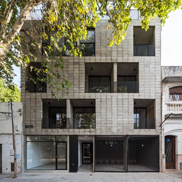 Edifício Tucumán  / Garnerone + Ramos Arq - Edifícios De Escritórios