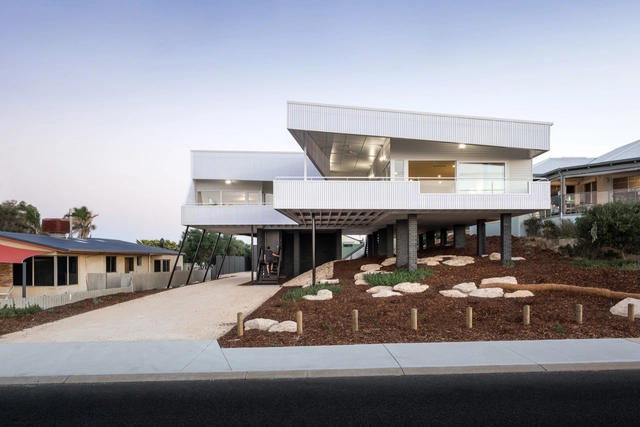 Falcon Beach House  / iredale pedersen hook architects - Houses, Facade