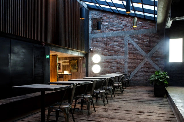  La Teatrería  / BBL Arquitectos  - Centro De Artes Escénicas, Fijación Vigas, Fachada, Mesas, Sillas