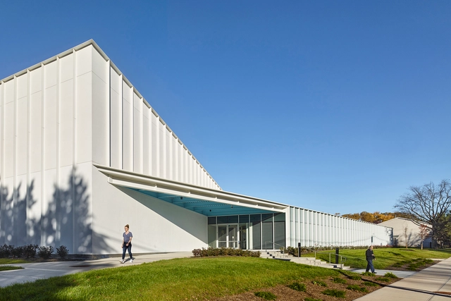 TREC Newark Housing Authority / ikon.5 architects - Community Center
