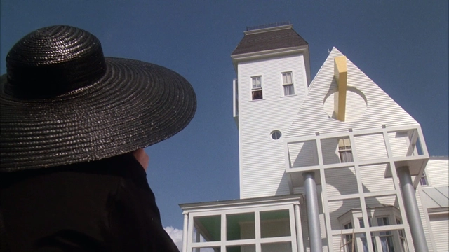 En Beetlejuice, Tim Burton logró hacer de la casa un protagonista más  - Cine Y Arquitectura
