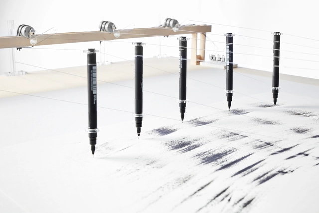 'Scripts – una crónica de incidentes', una exhibición de máquinas diseñadas para dibujar bajo la dicción de una fuerza ambiental - Imagen Principal