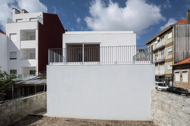 Casa em Anselmo Braamcamp / Impare Arquitectura - Casas, Fachada, Corrimão, Cerca, Balcão