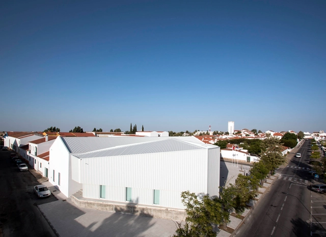 IN CASTRO – Centro de Ideias e Negócios  / Campos Costa Arquitetos - Edifícios Institucionais, Fachada, Urbano