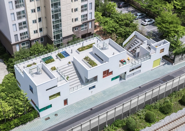 Jardim de Infância Tetris / IROJE KHM Architects - Jardim De Infância