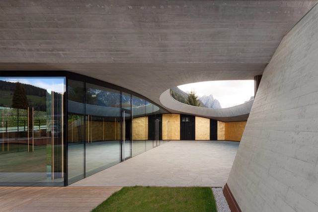 Showroom de Franz Kraler / Studio Marastoni Architetti e Ingegneri Associati - Showroom