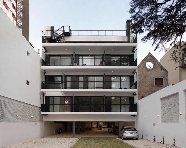Edificio MZ3268  / Cubero Rubio - Apartamentos, Fachada, Escaleras, Puerta