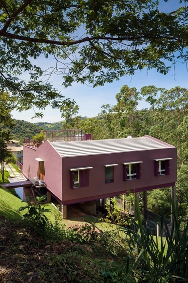 Residência Casa da Árvore  / ARKITITO Arquitetura - Apartamentos, Fachada, Porta