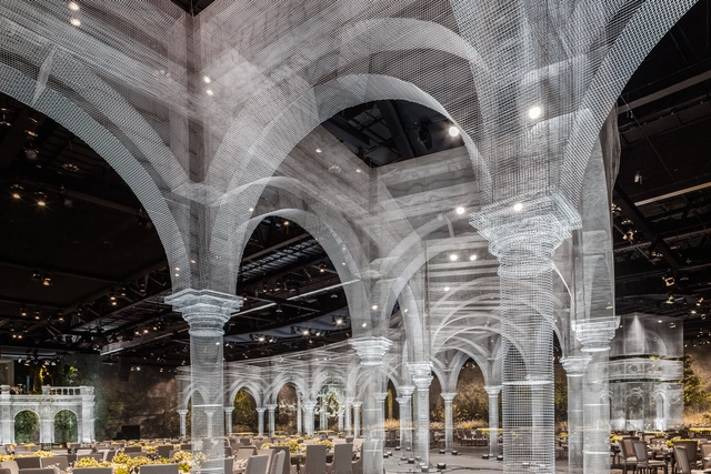 Instalação de arame reconstrói elementos clássicos da Arquitetura - Imagem de Destaque