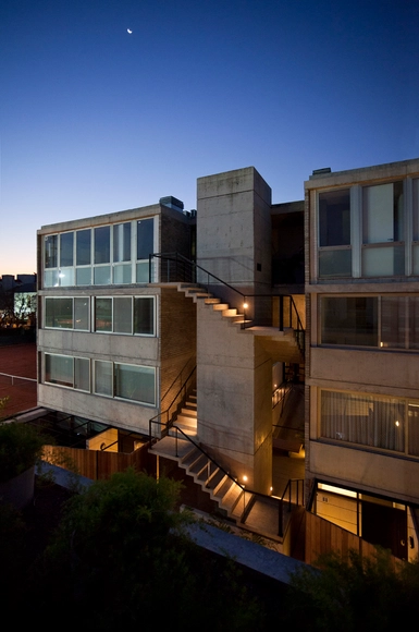  Edificio Virrey del Pino - 7 casas urbanas / R2b1 Estudio - Fachada, Urbano