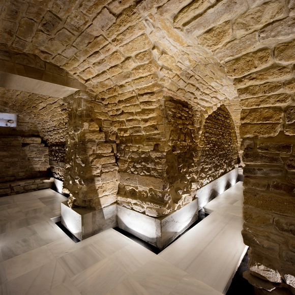 Sede Museo Arqueológico de Porcuna / Pablo Millán - Restauraciones, Arco, Pilares, Fijación Vigas