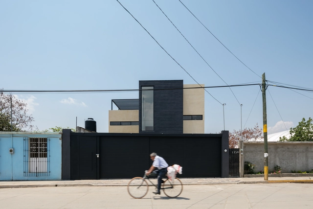 Residência Nacional 135 / Espacio18 Arquitectura - Casas