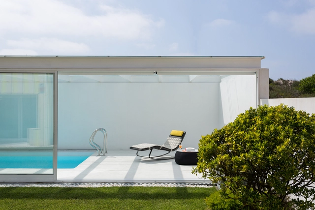 Apartamento Costa Nova  / GAVINHO Architecture & Interiors - Edifício De Apartamentos, Jardim, Fachada, Mesa, Cadeira, Banco