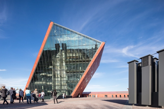 Museo de la Segunda Guerra Mundial / Studio Architektoniczne Kwadrat  - Museo